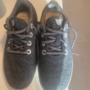 Women’s Allbirds wool runner size 8 barely worn sneakers